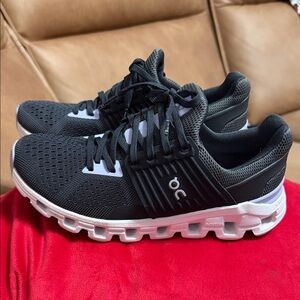 Women On Cloud Black, lavender and White